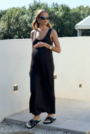 Can’t I Just Size Up? The Real Difference Between Maternity and Regular Clothes