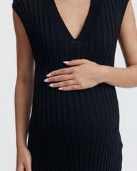 The Best Black V Neck Maternity Dress 4